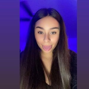 Meet your Posher, Mia